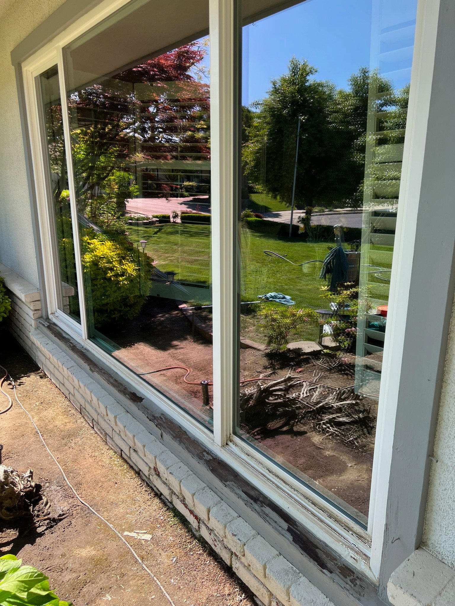 Same style window crystal clear and spotless after cleaning